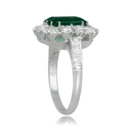 green emerald surrounded by a cluster of diamonds carpre ring 14611-TSV-1000PX